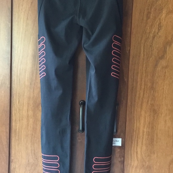 Under armor leggings - Picture 2 of 6